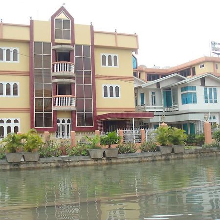 Hupin Hotel Nyaung Shwe Buitenkant foto